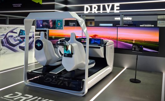 삼성디스플레이는 이번 ‘IAA 모빌리티 2025’에서 차량용 OLED 브랜드 ‘DRIVETM’(드라이브)를 처음으로 공개한다. 차별화된 OLED 기술을 바탕으로 디스플레이 산업의 새로운 성장동력으로 꼽히는 오토 사업을 육성하고 고객 프로모션을 강화하겠다는 의지를 담은 브랜드다.