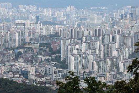 서울 중구 남산에서 서울 시내 아파트가 보이고 있다.