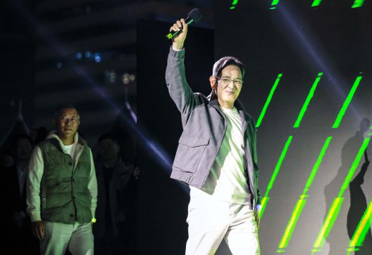 이재용 삼성전자 회장이 30일 서울 강남구 코엑스에서 열린 엔비디아 지포스 게이머 페스티벌에 참석하고 있다. 신태현 기자 holjjak@