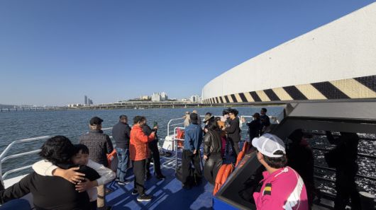 1일 운항을 재개한 한강버스 모습.