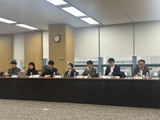 ‘2026년 건설·주택 경기전망 세미나’에 참석한 패널들이 발표를 하고 있다.