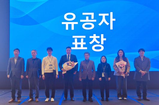 최민석 스틸싸이클  부회장(사진 좌측에서 4번째)이 _2025년 사업장폐기물 관리 담당자 역량강화 워크숍에서 기후에너지환경부장관상을 수상했다.