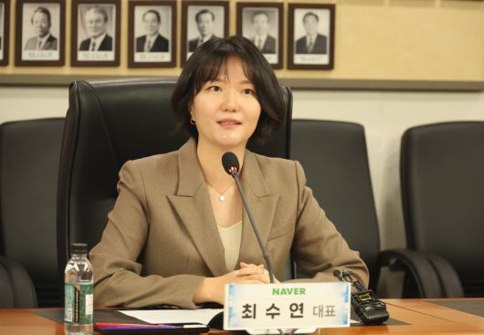 최수연 네이버 대표가 10월 27일 서울 종로구 정부서울청사에서 열린 AI 에이전트 기반 공공서비스 혁신 업무협약에서 인사말을 하고 있다.