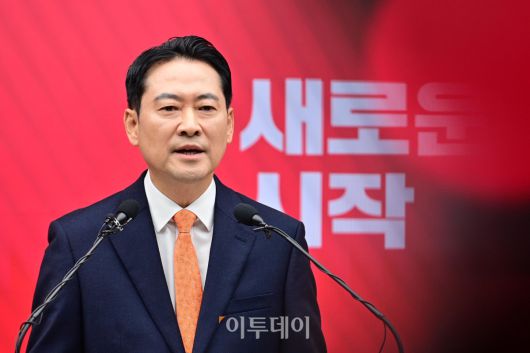 장동혁 국민의힘 대표가 7일 서울 여의도 중앙당사에서 열린 긴급기자회견에서 당 쇄신안을 발표하며 12.3 비상계엄에 대해 사과하고 있다. 조현호 기자 hyunho@