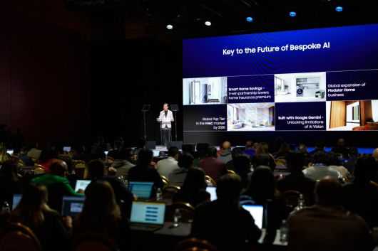 김철기 삼성전자 DA 사업부장 부사장이 CES 2026 딥다이브 행사에서 AI 가전 중심의 글로벌 성장 전략을 소개했다.