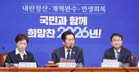 정청래 더불어민주당 대표가 12일 서울 여의도 국회에서 열린 더불어민주당 최고위원회의에서 발언하고 있다. 조현호 기자 hyunho@