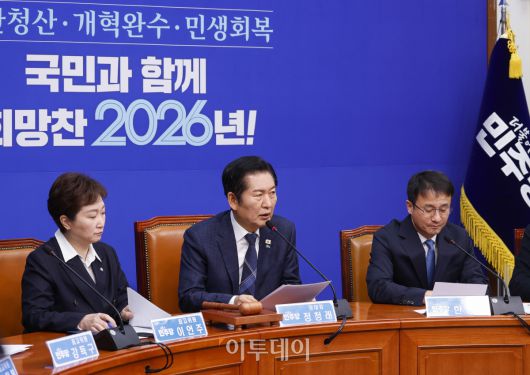 정청래 더불어민주당 대표가 12일 서울 여의도 국회에서 열린 더불어민주당 최고위원회의에서 발언하고 있다. 조현호 기자 hyunho@