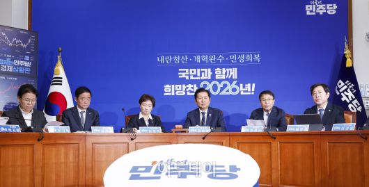 한병도 더불어민주당 신임 원내대표가 12일 서울 여의도 국회에서 열린 더불어민주당 최고위원회의에서 발언하고 있다. 조현호 기자 hyunho@