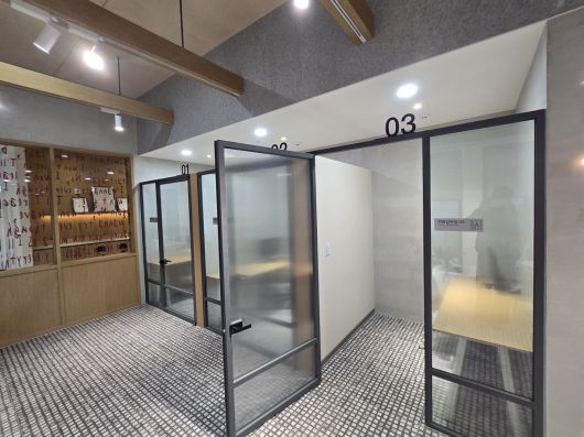 성공 스페이스에 마련된 1인 부스형 좌석