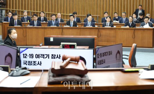 15일 서울 여의도 국회에서 열린 12.29 여객기 참사 진상규명을 위한 국정조사특별위원회 전체회의에서 윤호중 행정안전부 장관, 김윤덕 국토교통부 장관, 윤창렬 국무조정실장, 김이배 제주항공 대표 등이 참석하고 있다. 고이란 기자 photoeran@