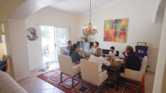 ‘손주 보러 세계일주-할매가 간다’ 스틸.