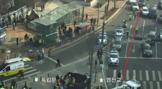 서대문역사거리 버스 돌진 사고…통일로 일부 통제