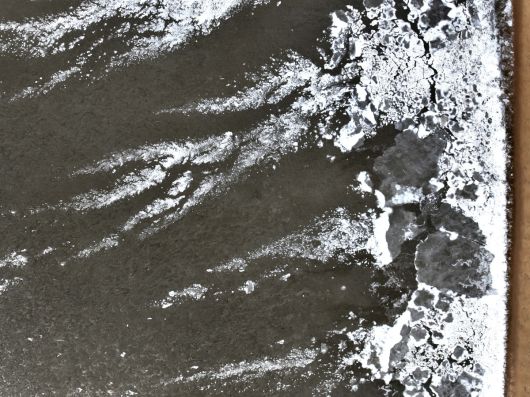 절기상 대한(大寒)이자 서울 아침 최저기온이 영하 13도를 기록하는 등 전국에 한파특보가 내려진 20일 인천 강화군 동막해변이 얼어붙어 있다. 신태현 기자 holjjak@