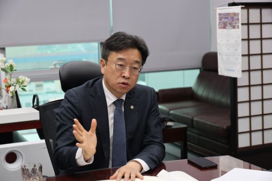 더불어민주당 산업재해예방 태스크포스(TF) 소속인 이용우 의원. 이 의원은 작업중지권 요권 확대법, 재해조사의견서 공개법 등 산업재해 관련 법안을 다수 발의했다.