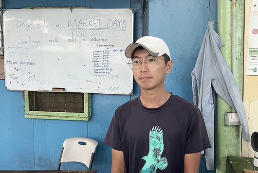 ▲ 행복한 우정의 정원에서 근무하고 있는 담당자 대만 출신 제임스 첸. ⓒ외교부 공동취재단(=투발루)