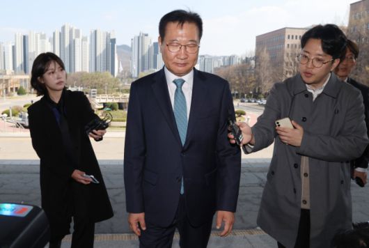 ▲박성재 법무부 장관이 3월 10일 과천 법무부 청사로 출근하고 있다. 헌법재판소는 이날 박 장관에 대한 국회의 탄핵소추를 기각했다. ⓒ연합뉴스