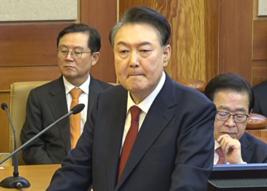 ▲윤석열 대통령이 2월 25일 서울 종로구 헌법재판소에서 열린 윤 대통령 탄핵심판 11차 변론에서 최종 의견 진술을 하고 있다. ⓒ연합뉴스