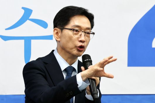 ▲더불어민주당 김경수 대선 경선 후보가 22일 오후 광주 서구 민주당 광주시당에서 열린 지역 당원과의 간담회에서 발언하고 있다. ⓒ연합뉴스