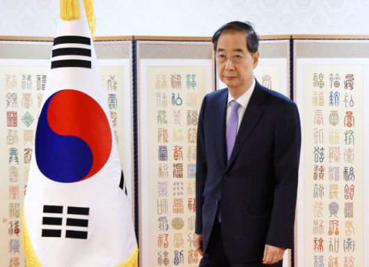 ▲한덕수 대통령 권한대행 국무총리가 29일 정부서울청사에서 열린 재외공관장 신임장 수여식에 참석하고 있다. ⓒ연합뉴스