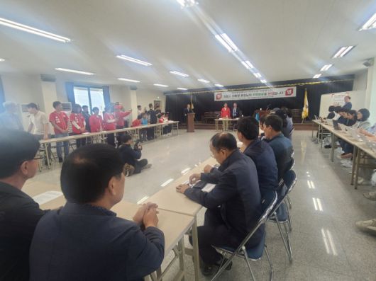 ▲강철승 전북개인택시운송사업조합 이사장은 이날 "개인택시는 자영업이면서도 교통사업에 해당하는데 가득이나 경제가 어려운 상황에서 규제까지 많아 경영 애로로 작용하고 있다"며 일부 규제 완화를 건의했다. ⓒ프레시안