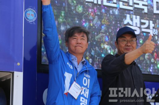 ▲ 김현권 전민주당의원은 이날 영주집중유세에 참석해 이재명에 대한 지지를 호소하고 있다. ⓒ프레시안(최홍식)