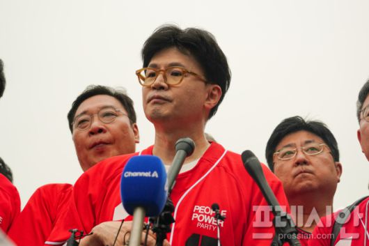 ▲한동훈 전 국민의힘 대표가 20일 오후 기자들과 만나 선대위 참가에 대한 입장을 밝혔다.ⓒ프레시안(강지원)