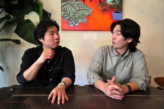 ▲4월 21일 서울 마포구 한 카페에서 이한 남성과함께하는페미니즘 활동가와 안희제 작가가 극우세력의 등장과 난동 원인을 설명하고 있다.ⓒ프레시안(박상혁)