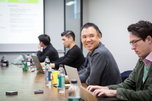 ▲ 업무 중인 故 김정주 대표 모습. ⓒ푸르메재단