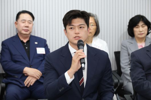 ▲국민의힘 김용태 비상대책위원장이 10일 서울 여의도 중앙당사에서 열린 비상대책위원장 주재 원외당협위원장 간담회에서 발언하고 있다. ⓒ연합뉴스