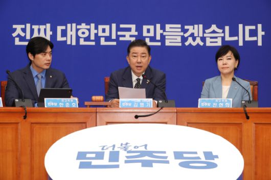 ▲더불어민주당 김병기 당대표 직무대행 겸 원내대표가 16일 국회에서 열린 최고위원회의에 참석해 발언하고 있다. ⓒ연합뉴스