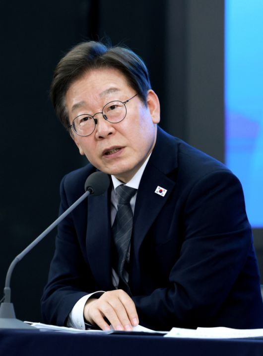 ▲ 이재명 대통령이 25일 광주광역시 국립아시아문화전당에서 열린 '광주시민·전남도민 타운홀미팅'에 참석해 발언하고 있다. ⓒ연합뉴스