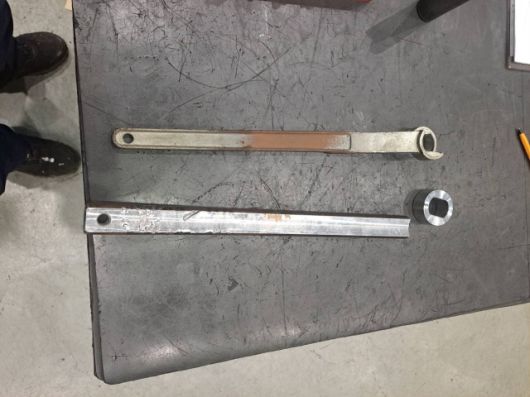 ▲사망 사고 당시 제작하던 특수 밸브 핸들. 위는 파손된 기존 핸들이고, 아래가 김 씨가 제작 중이던 핸들. ⓒ대책위