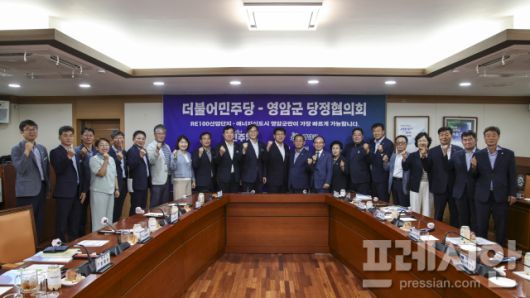 ▲더불어민주당과 당정협의회에 앞서 단체 기념 촬영을 하고 있다. 2025. 07. 22 ⓒ영암군