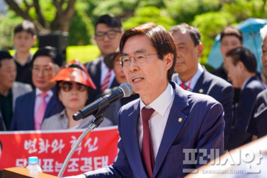 ▲조경태 국민의힘 의원이 지난 25일 부산시청 광장에서 국민의힘 당대표 출정식을 가졌다.ⓒ프레시안(강지원)