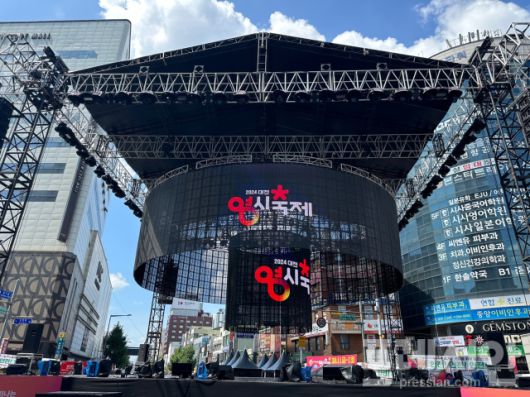 ▲ 대전시가 8일부터 16일까지 열리는 ‘2025 대전 0시 축제’를 앞두고 대전시가 ‘3무(無) 축제 실현’을 목표로 빈틈없는 준비를 마쳤다고 밝혔다. 사진은 지난해 대전 0시축제 무대. ⓒ프레시안(문상윤)