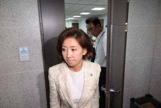 ▲채상병 사건 수사방해 의혹을 수사하는 이명현 순직해병 특검팀이 지난달 11일 서울 여의도 국회 의원회관 내 국민의힘 임종득 의원실을 압수수색하고 있는 가운데 같은당 나경원 의원이 임 의원실에서 나오고 있다. ⓒ연합뉴스