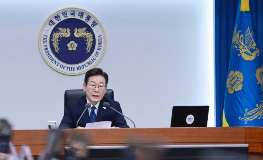 ▲이재명 대통령이 4일 서울 용산 대통령실 청사에서 열린 9차 수석·보좌관 회의에서 발언하고 있다. ⓒ연합뉴스