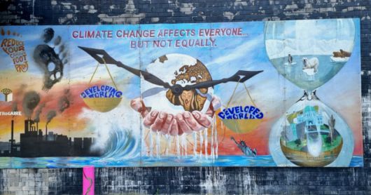 ▲ 기후위기를 야기한 선진국보다 그 피해는 개발도상국들이 입고 있다고 비판하는 벽화. ⓒ손호철
