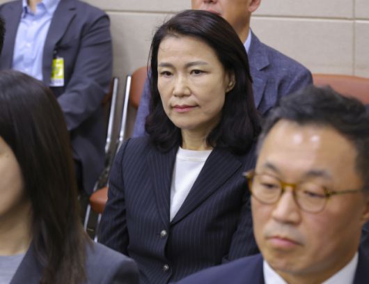 ▲이진숙 전 방송통신위원장이 14일 국회 과학기술정보방송통신위원회에서 열린 2025년도 국정감사에 증인으로 출석해 자리에 앉아 있다. ⓒ연합뉴스