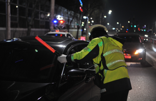 ▲음주단속을 실시 중인 경찰. (자료사진) ⓒ프레시안 DB