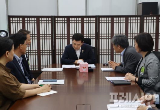 ▲신정훈 국회 행정안전위원장 자원봉사센터와 면담ⓒ신정훈 국회의원실