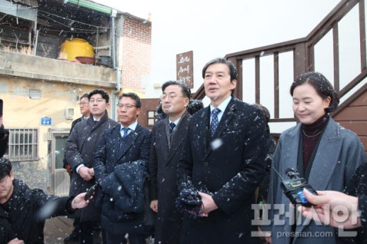 ▲김대중 공부방 방문한 조국2025.12.26ⓒ프레시안(박아론)