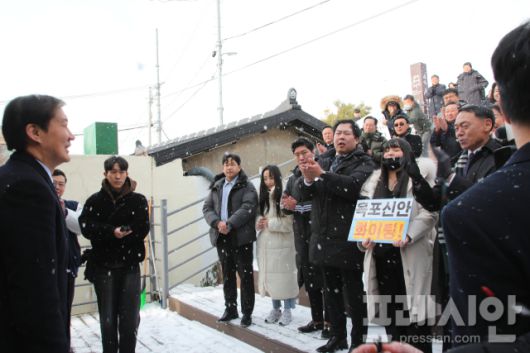 ▲목포의 김대중 공부방 방문한 조국2025.12.26ⓒ프레시안(박아론)