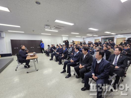 ▲12일 더불어민주당 전남도당에서 열린 광주전남통합 관련 당론 결정을 위한 상무위원회의2026.1.12ⓒ프레시안(박아론)