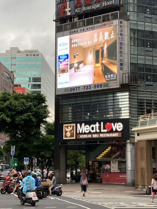 ▲ 타이베이 시내에서 신호대기 중인 스쿠터들. 아마도 압도적으로 많은 스쿠터를 사용하는 나라 중에서는 가장 안전하고 체계적인 교통 시스템을 갖춘 나라가 대만일 것이다. 그래도 자동차보단 위험하다. ⓒ필자