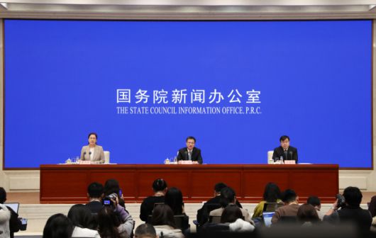 ▲캉이(康义) 국가통계국장(가운데)이 푸링후이(付凌晖) 국가통계국 대변인, 국가통계국 종합통계국장이과 함께 19일 베이징에서 기자회견을 하고 있다. ⓒ신화통신=연합뉴스