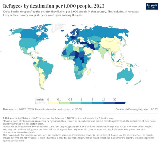 ▲인구 1000명 당 난민 및 인도적 체류자 수 그래프. 진한 색일수록 수가 많다. 최하위권인 0.1명 미만인 한국이 보인다. ⓒOur World in Data