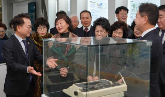 ▲배계섭 전 춘천시장 유품 기증식. ⓒ춘천시