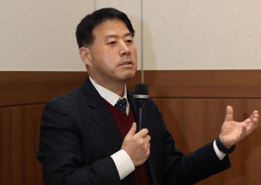 ▲황태규 우석대학교 미래융합대학 학장이 22일 부산 벡스코에서 열린 RISE성과발표회에서 대학의 프로그램을 소개하고 있다.ⓒ