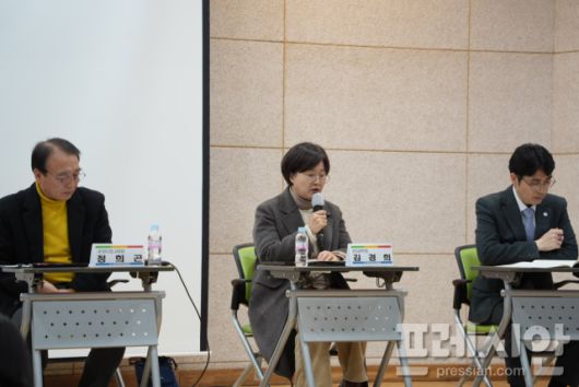 ▲23일 광주시교육청교육연수원에서 열린 토론회에서 김경희 광주 참교육학부모회 대표가 발언하고 있다.2026.01.23ⓒ프레시안(김보현)